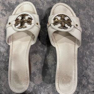 Tory Burch White Leather Logo Slide Sandals with Gold Medallion